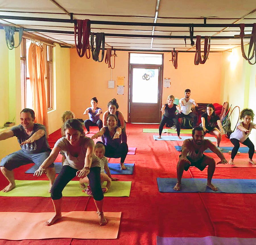 daily drop in yoga classes in bhagsu dharamshala